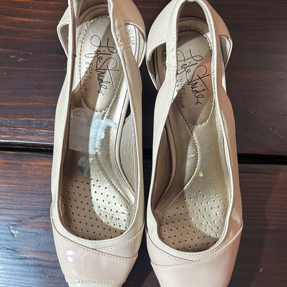 Life Stride Cream Textured Heels for Formal Elegance - Picture 7 of 9